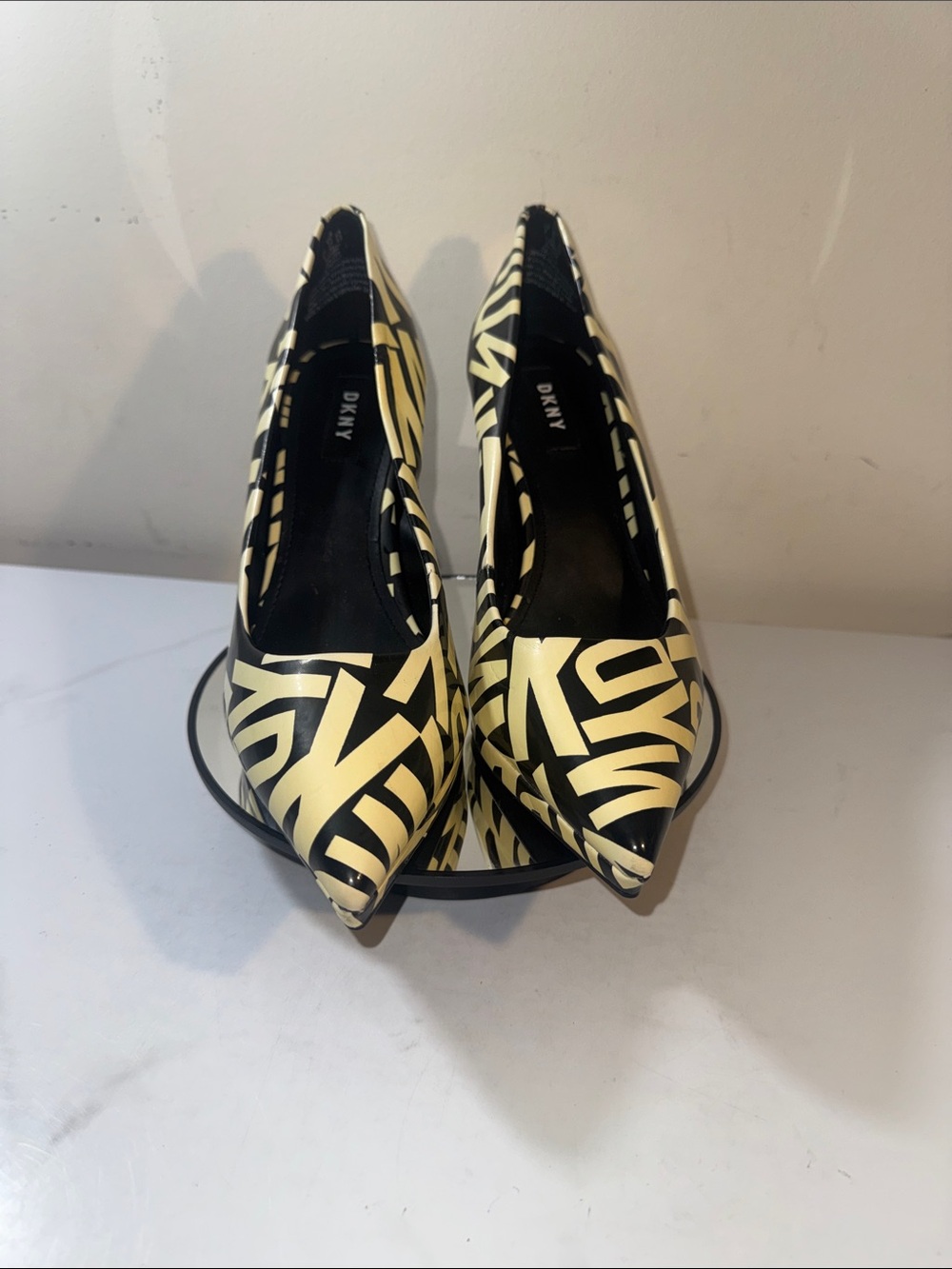 DKNY Lexi Logo Black and Cream Graphic Pointed-Toe Pumps - Size 8 - Picture 3 of 16